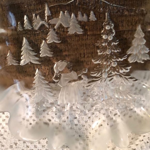 Vintage 1980s Mikasa Scalloped Edged Frosted Crystal Holiday Platter - Picture 5 of 5